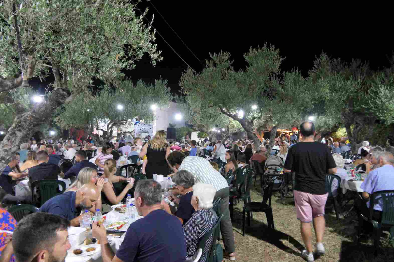 Το πανηγύρι των Χράνων κάτω από τις ελιές